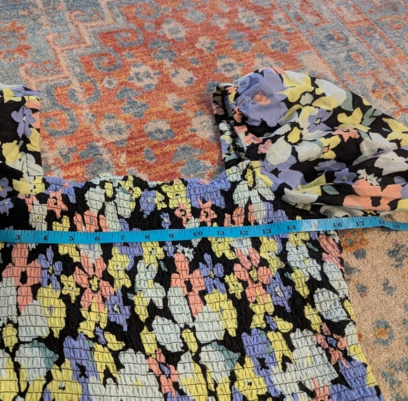 Free People Women's Large Ariana Printed Crop Top Bright Floral Peasant Smocked - Picture 8 of 10